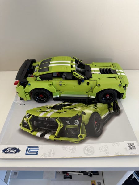 Technic Ford Mustang Shelby GT500 Carousel 1