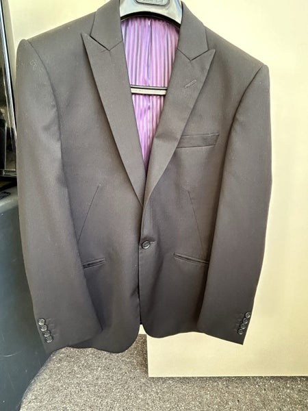 Hallensteins Men’s Suit Carousel 1