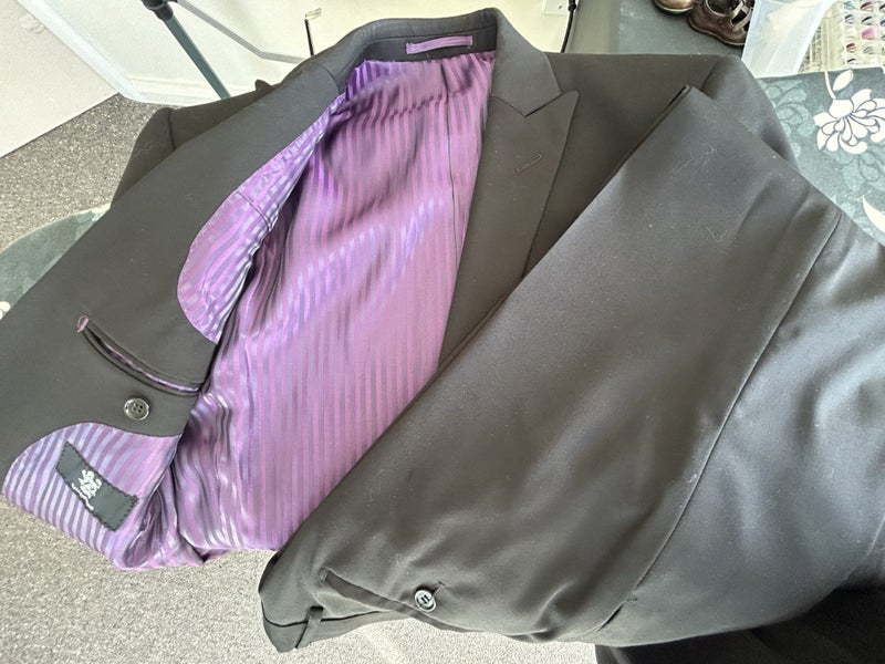 Hallensteins Men’s Suit Carousel 2