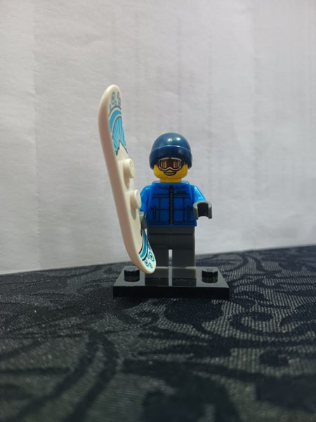 Lego minifigure Snowboarder series 5 Carousel 1