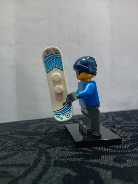 Lego minifigure Snowboarder series 5 Carousel 2