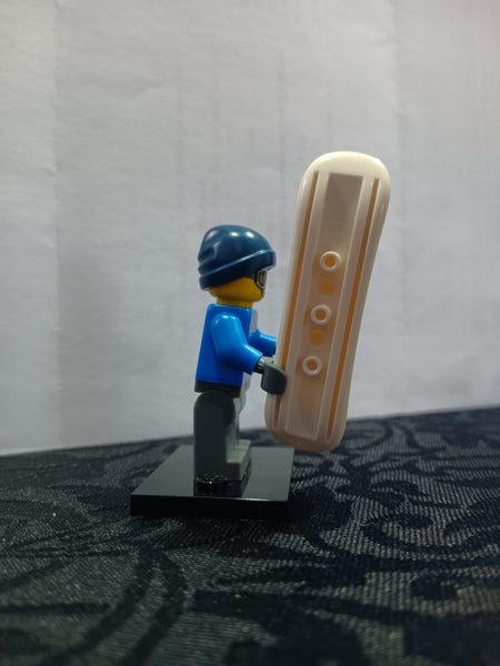 Lego minifigure Snowboarder series 5 Carousel 4