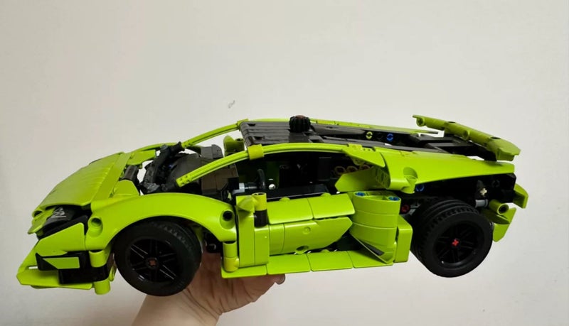 LEGO Technic 42161 Lamborghini Huracán Tecnica Carousel 2
