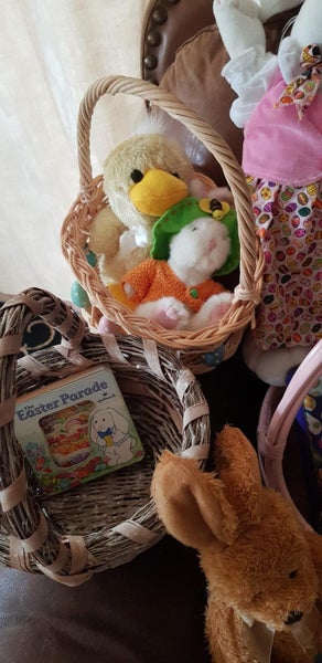 New and Used Large Collection of Easter Decorations, Supplies and/or Gifts Carousel 2