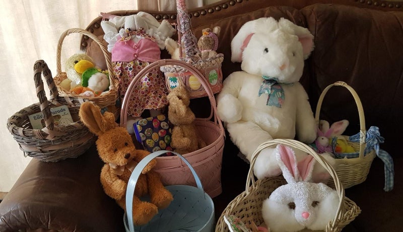 New and Used Large Collection of Easter Decorations, Supplies and/or Gifts Carousel 1