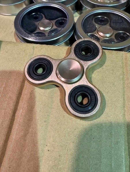 100 Top of the Range Gold Fidget Spinners Carousel 2