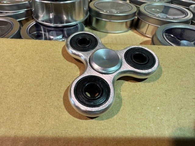 100 Top of the Range Silver Fidget Spinners Carousel 2