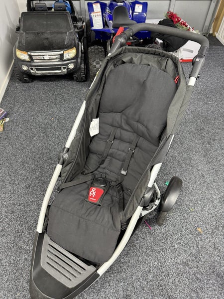Mountain buggy pram - new condition Carousel 1