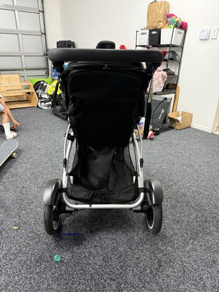 Mountain buggy pram - new condition Carousel 2