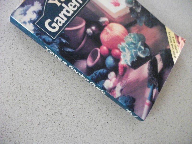 YATES GARDEN GUIDE - 66th EDITION 1990 Carousel 2