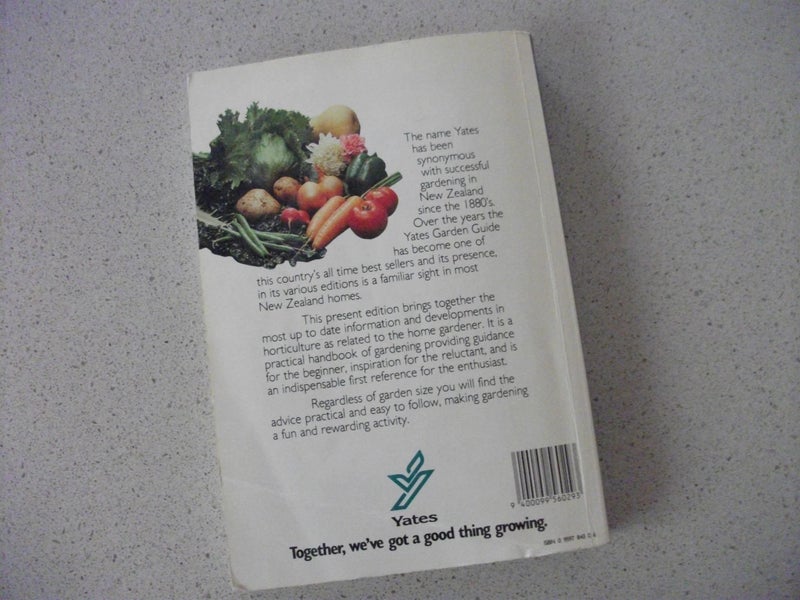 YATES GARDEN GUIDE - 66th EDITION 1990 Carousel 13