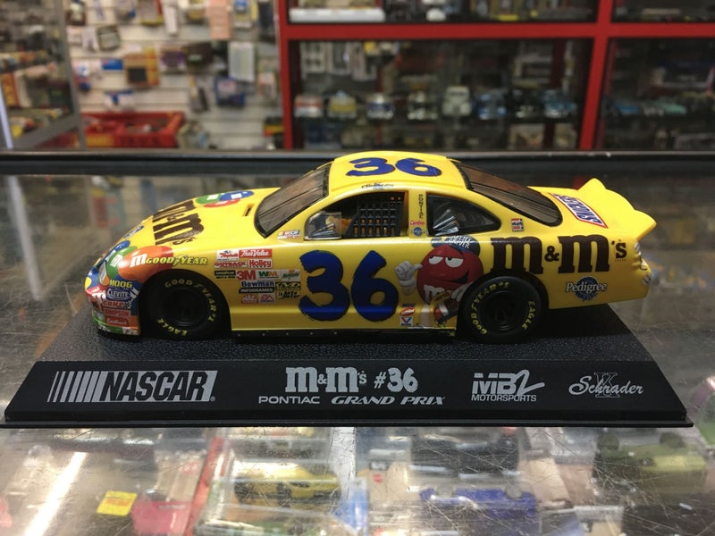 1/32 SCALEXTRIC - NASCAR PONTIAC GRAND PRIX No.36 M&M’s Carousel 2