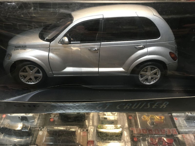 1/18 AUTO ART - CHRYSLER GT CRUSIER (SILVER) #71521 Carousel 2