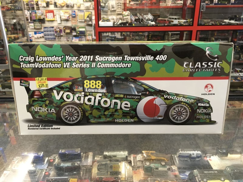 1/18 CLASSIC CARLECTABLES - CRAIG LOWNDES 2011 TOWNSVILLE 400 VE II COMMODORE Carousel 1