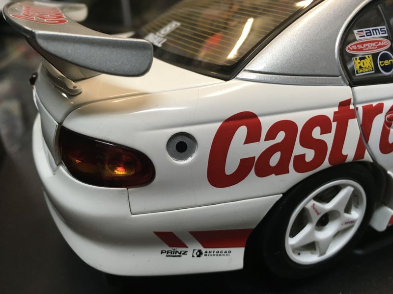 1/18 AUTO ART - HOLDEN VT COMMODORE CASTROL RACING 2000 #8 RUSELL INGALL Carousel 4