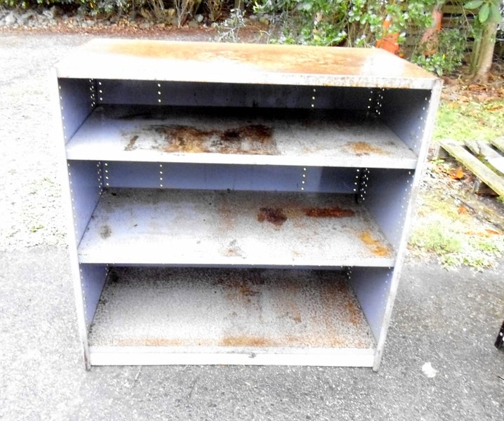 STEEL SHELVES - Cabinet Carousel 1