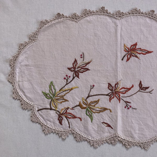 Vintage Hand Embroidered Doily Old Linen Placemat Carousel 2