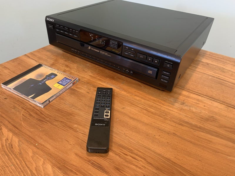 Immaculate Sony CDP-C661 CD Player With Remote - Works Perfectly! Carousel 1