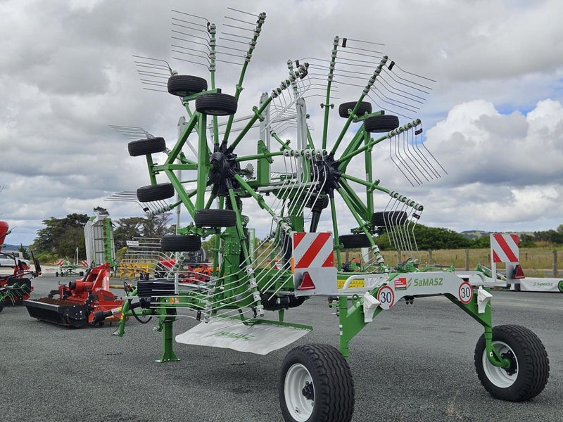 SaMASZ 7.6m Hay Rake $59,000+GST Carousel 9