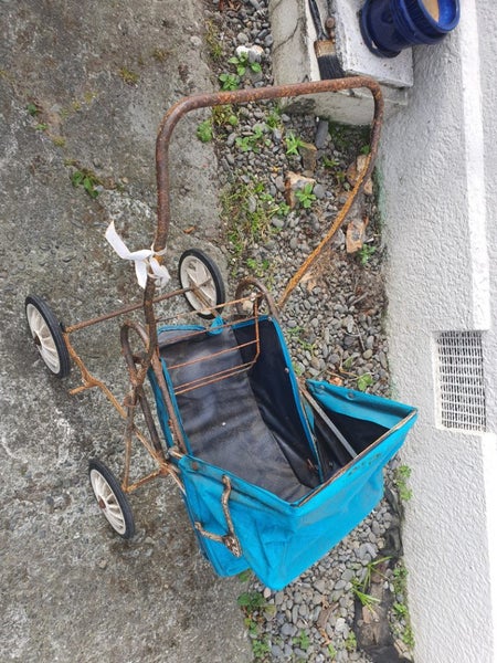 Vintage Metal Framed Dolls Pram Carousel 2