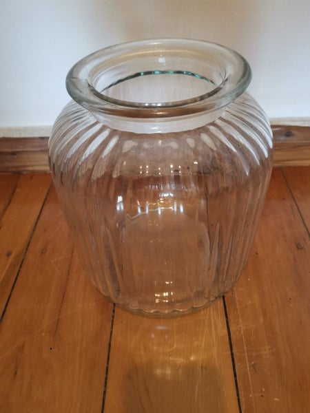 Hurricane vase Carousel 1