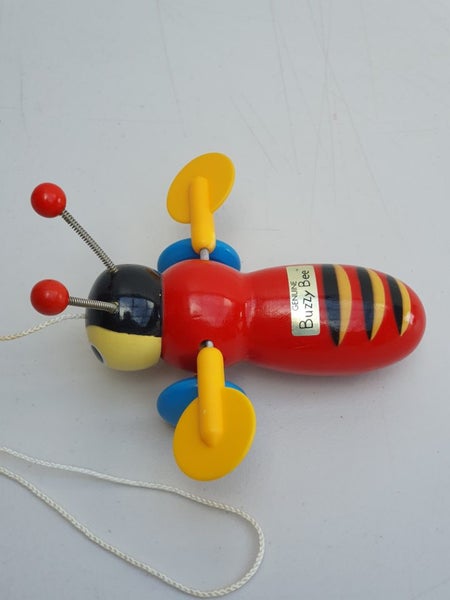 Buzzy Bee - Wooden Pull Along Toy Carousel 2