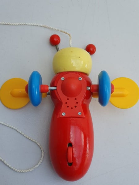 Buzzy Bee - Wooden Pull Along Toy Carousel 4