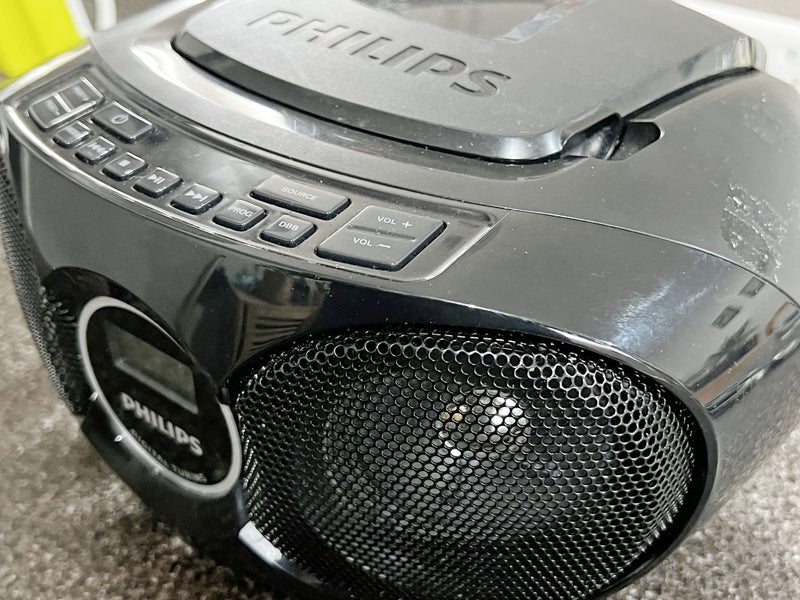 Philips AZ215B Portable CD Boombox with Digital Tuning Carousel 2