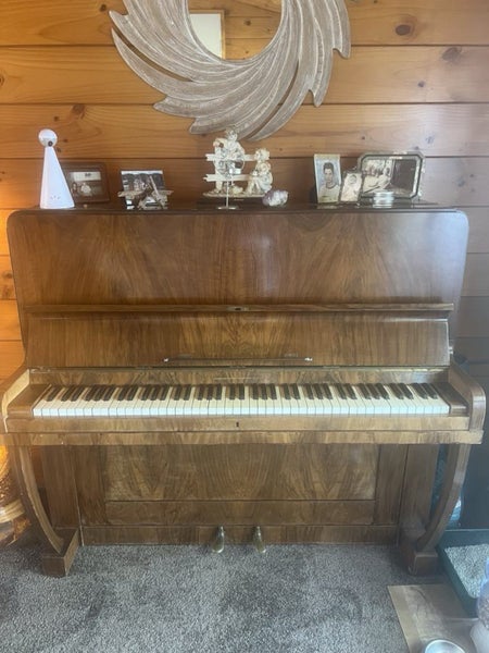 Piano Carousel 1