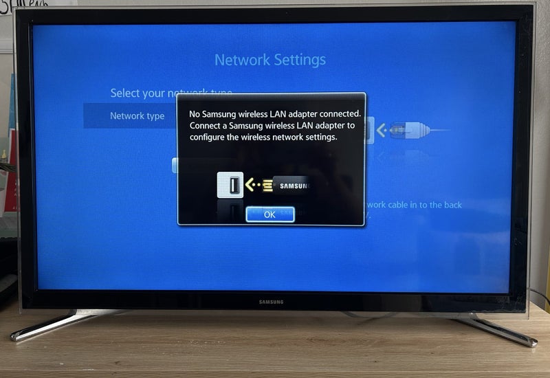 Samsung TV 32" HD Flat Smart TV F4500 Series 4 Carousel 2