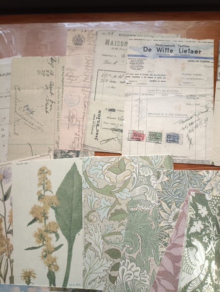 Retro, vintage Scrapbooking decorative Paper 60 Sheets. set 4 Carousel 4