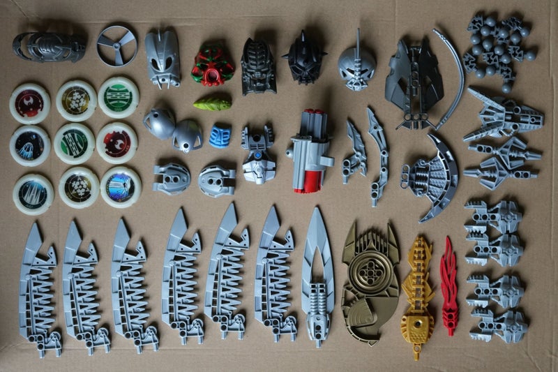 Lego Bionicle Axxon + Brutake parts - various colors and sizes - over 50 parts Carousel 1