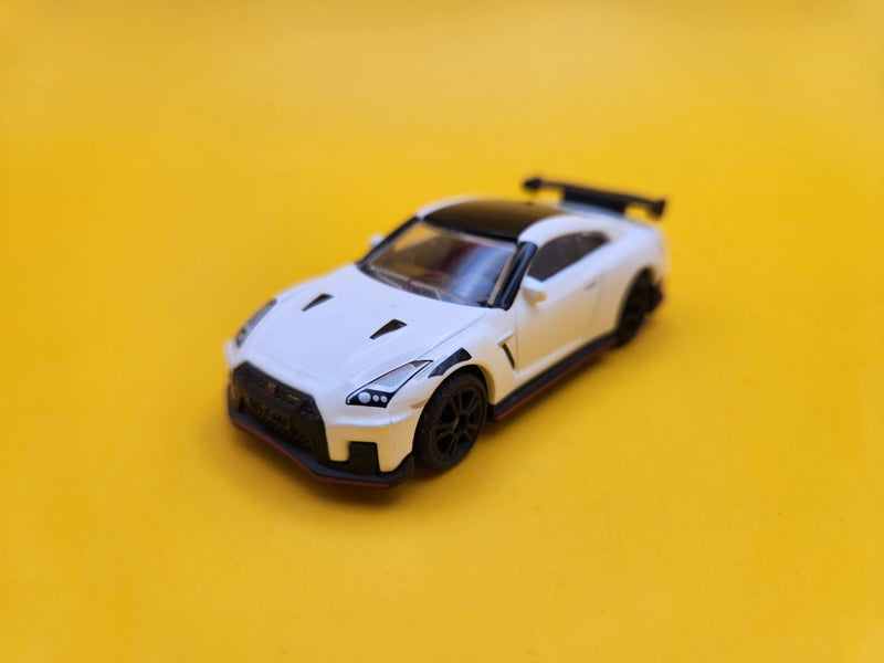 2020 Nissan GT-R Nismo (R35): White - Siku Car Carousel 1