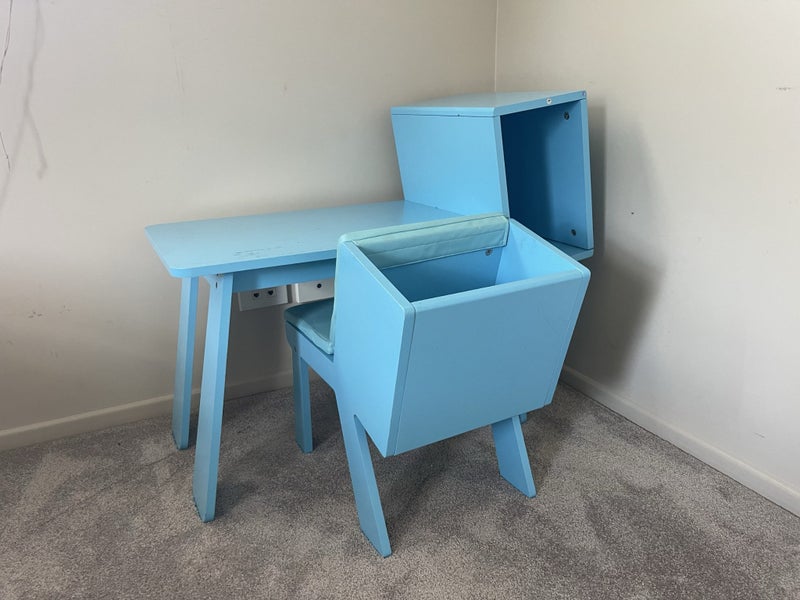 Blue Animal shaped table and chair with storage Carousel 1