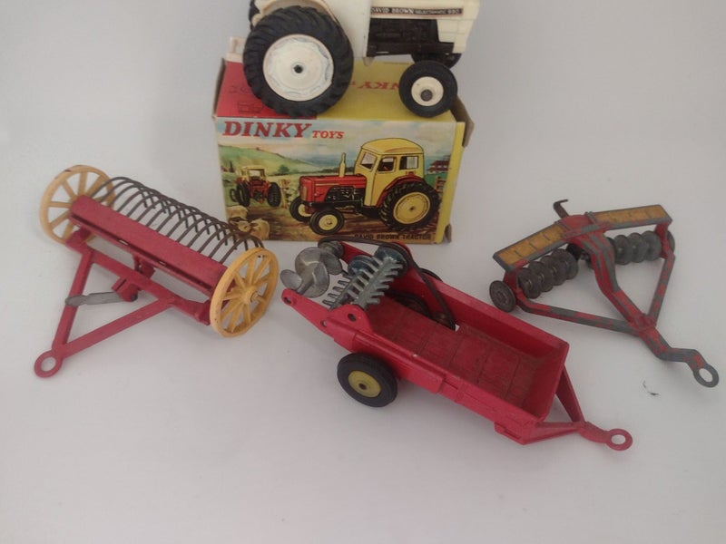 Dinky Toys Meccano - no. 305 David Brown Tractor + farm trailer x3 Carousel 2