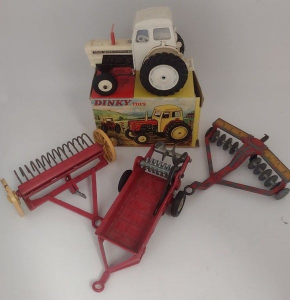 Dinky Toys Meccano - no. 305 David Brown Tractor + farm trailer x3 Carousel 1