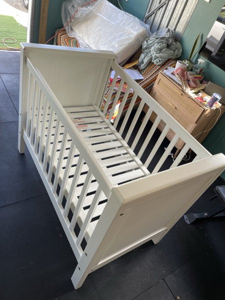 Touchwood cot with Touchwood Rest mattress Carousel 2
