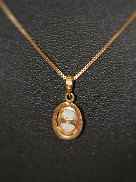 18ct Yellow Gold & Opal Ladies Pendant Necklace (Like New) Carousel 4