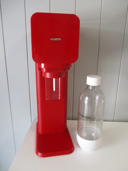 Soda Stream with gas bottle and bottle Carousel 1