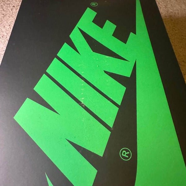 Air Jordan 1 Lucky Green US10 Carousel 2