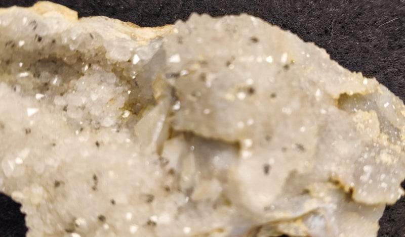 QUARTS GEODE WITH UV CALCITE AND GEOTHITE FROM MOUNT LOOKOUT MARLBOROUGH Carousel 2
