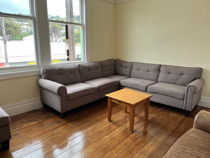 Newtown, 4 bedrooms62854315014146112
