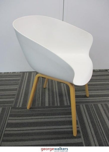 PR5662 - White Tub Chair Carousel 6