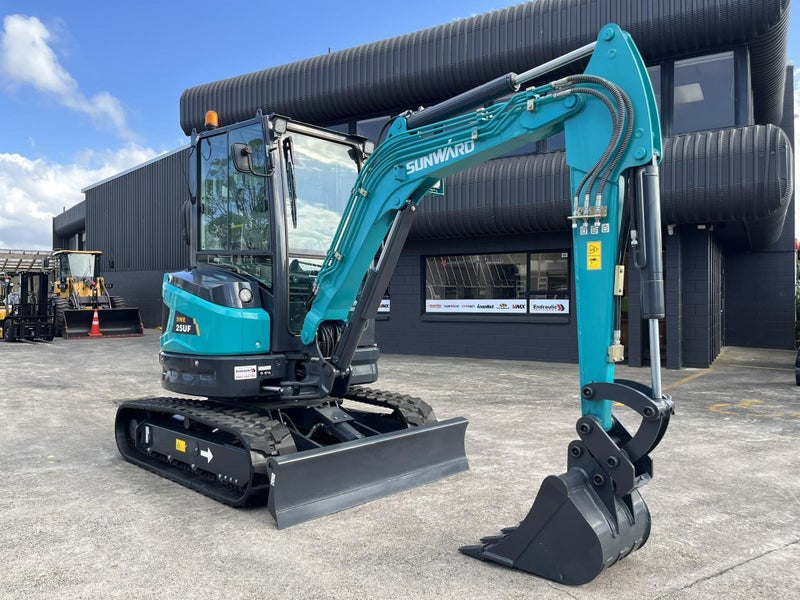 Sunward SWE25UF 2.5Ton Digger/Excavator Carousel 1