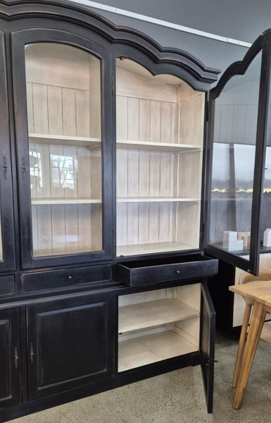 LARGE FRENCH STYLED DISPLAY CABINET WITH STORAGE Carousel 4