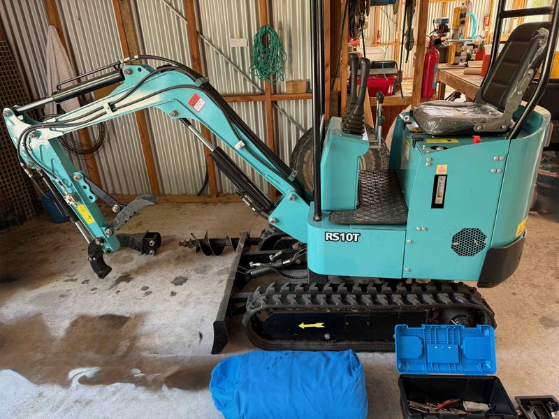Digger excavator 0.75 tonne and all the accessories you could want Carousel 1