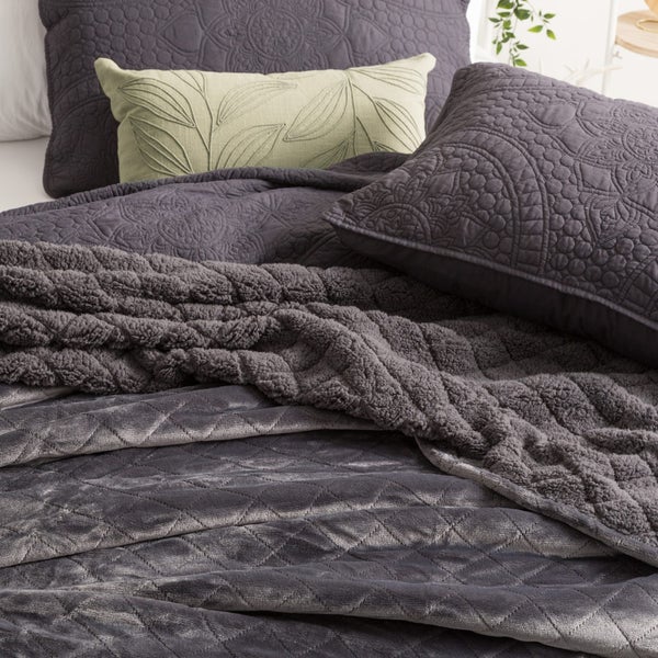 Renee Taylor Heston 480 GSM Ultra Soft Velvet Sherpa Blanket Queen/King Graphite Carousel 2