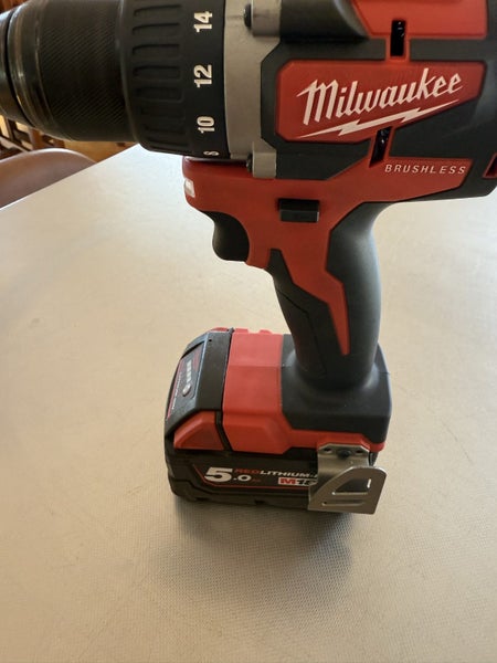 Milwaukee M18 Drill /Batteries / Charger Carousel 9