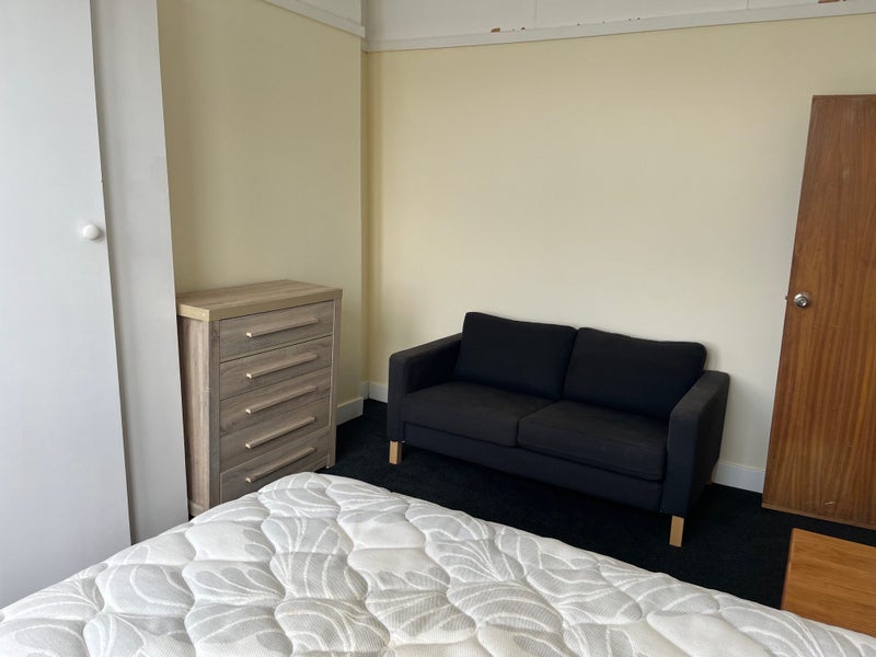 Newtown, 4 bedrooms62854315014146114