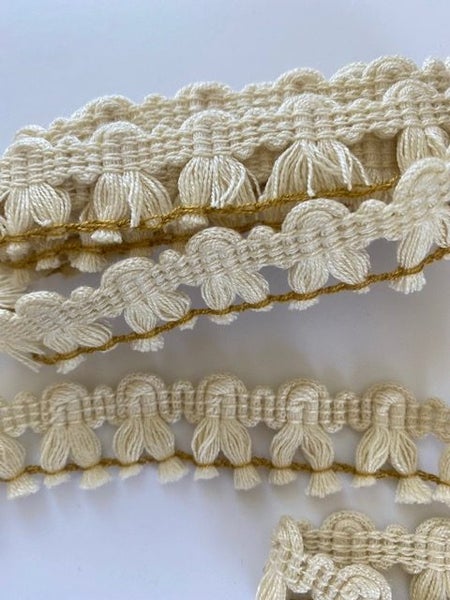 Vintage European Fringe - Cream, ripple pattern - 1.6M Carousel 4